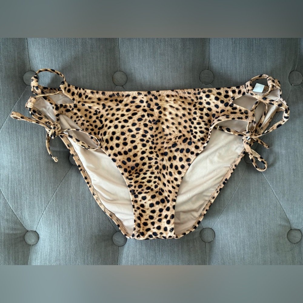 Shade & Shore Bikini Bottom. Size L. EUC, non-smoking home.